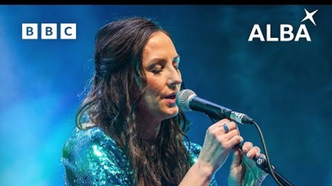 Julie Fowlis. Have you heard of her? Do you listen to her?