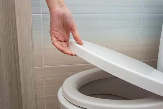 Dont you think the toilet seat thing is funny?