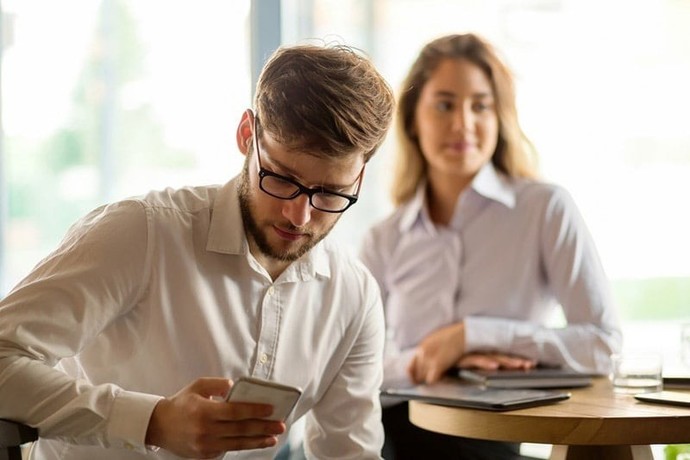Is it okay to keep texting an ex while in a relationship?