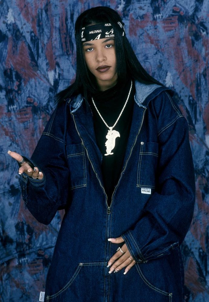 Why was Aaliyahs tomboy style popular in the 90s?