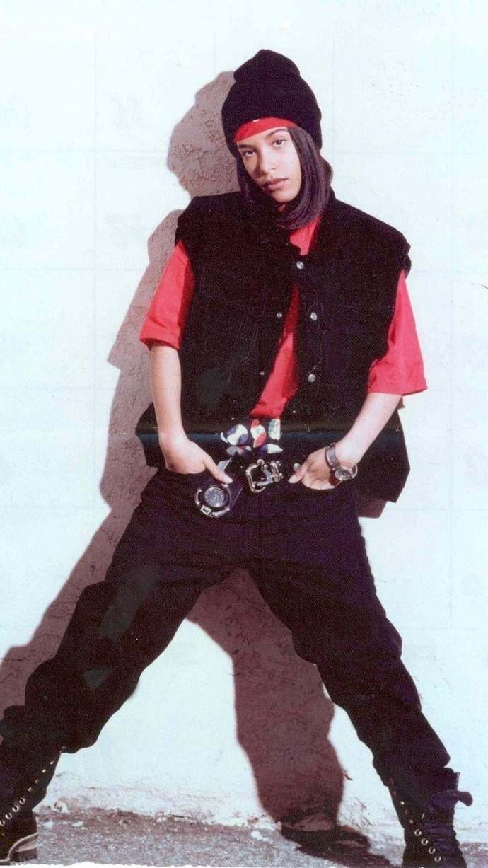 Why was Aaliyahs tomboy style popular in the 90s?