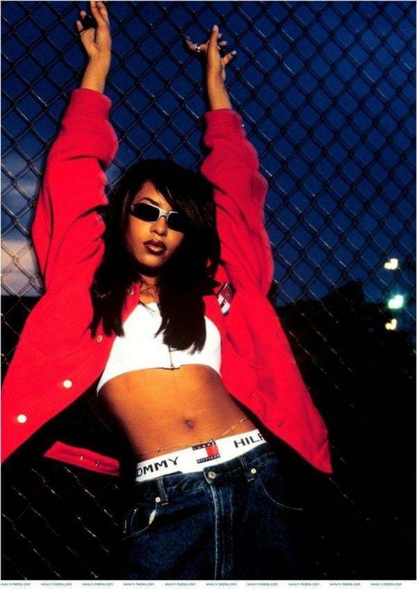 Why was Aaliyahs tomboy style popular in the 90s?