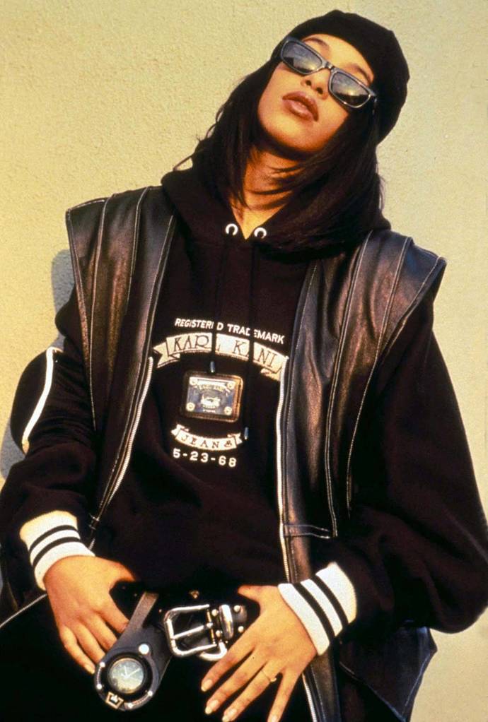 Why was Aaliyahs tomboy style popular in the 90s?