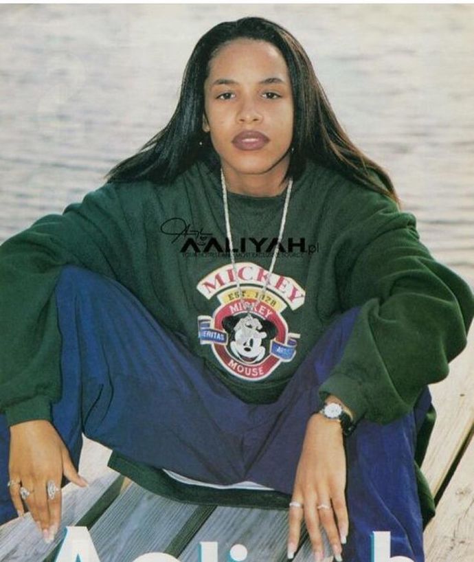 Why was Aaliyahs tomboy style popular in the 90s?