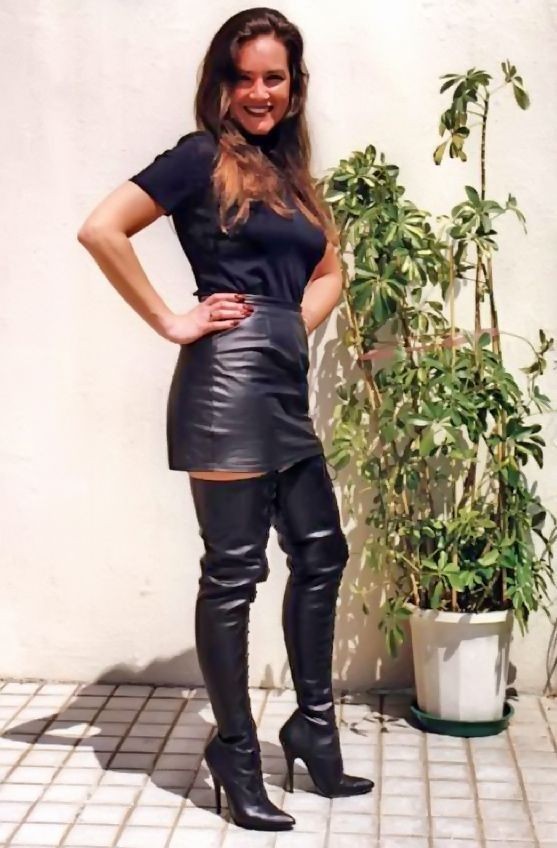 Is her outfit appropriate to wear to work in an office?