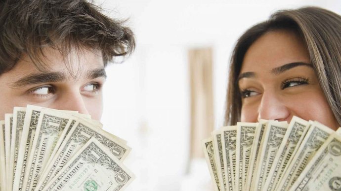 How do you manage money with your partner in your relationship?