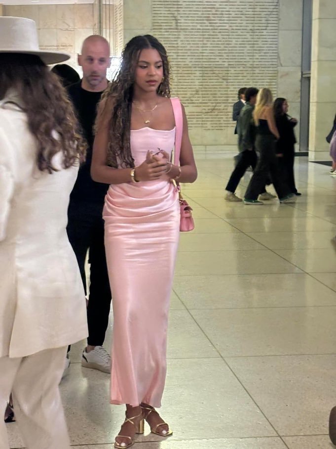 What do you think of Blue Ivy and her dress at the Wicked Premiere? Do she look too grown for her age?