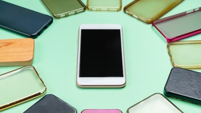 Ladies, with phones, do you use Android phones or Apple and why?