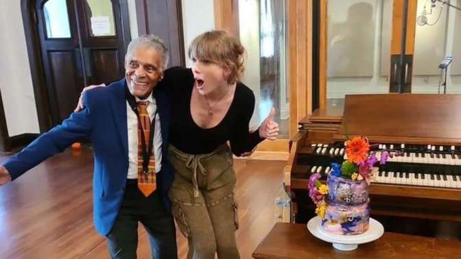 Who do you think will win if Taylor Swift?