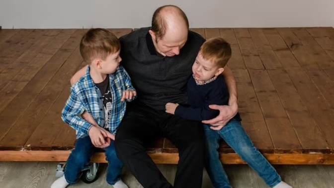 Do middle aged men, who have previously divorced and had a kid, fall in love easily?