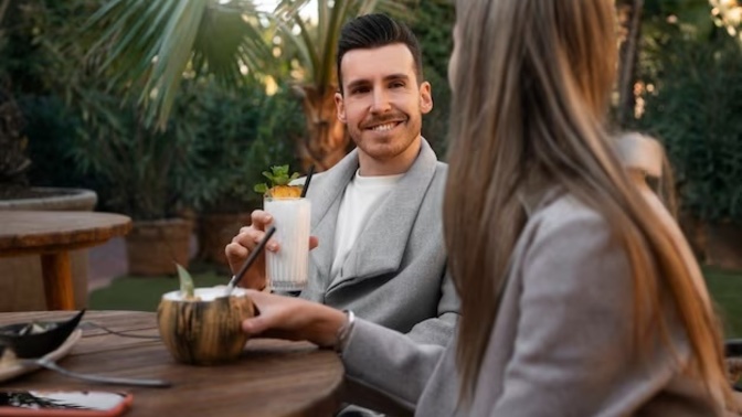 What are some questions and conversation starters to ask on a date?