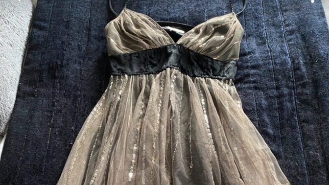 Does this dress look appropriate for work Christmas drinks?