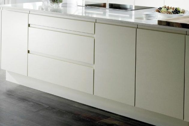Do you prefer HANDLES or KNOBS on CABINET DOORS?