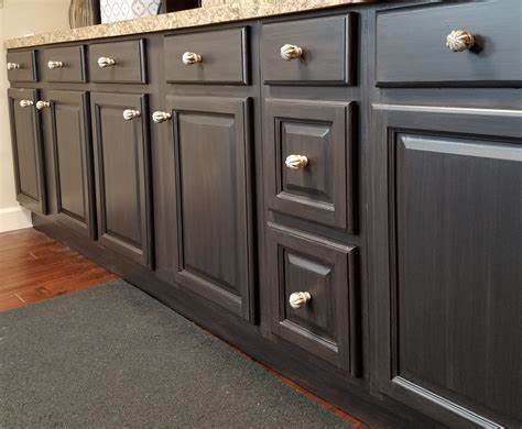 Do you prefer HANDLES or KNOBS on CABINET DOORS?