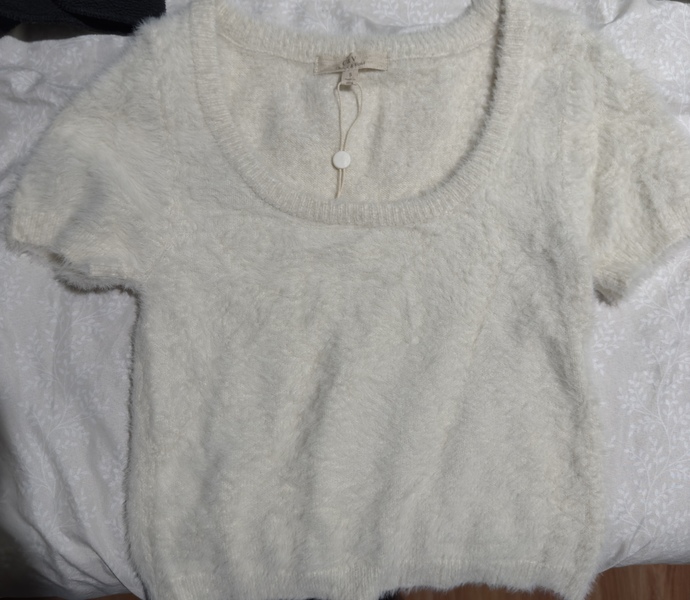 What should I wear with this top for this month❄️?