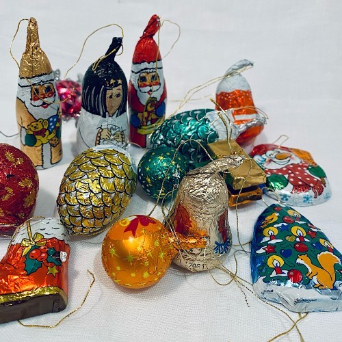 Do you put edible decorations on the Christmas Tree?