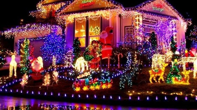 Do you decorate outside for Christmas 🎄 ?