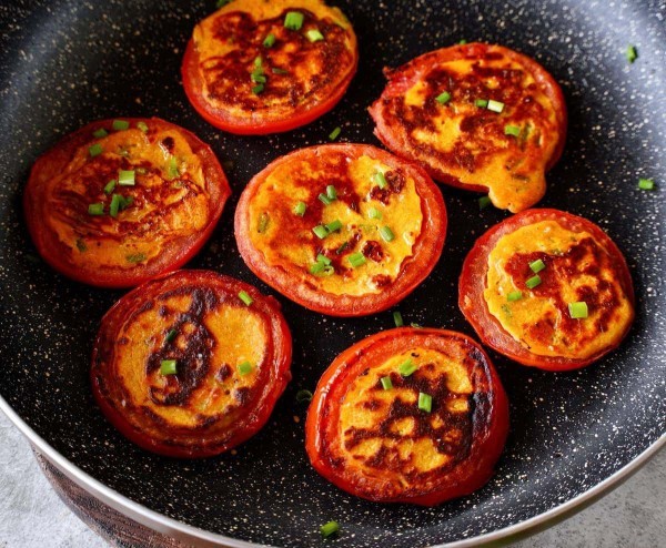 Whats the worst thing on a breakfast plate?