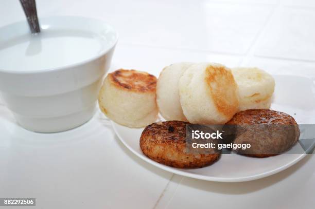 Those white fluffy cakes