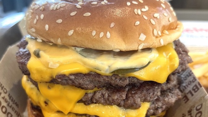 Which burger looks better, five guys or mcdonalds?