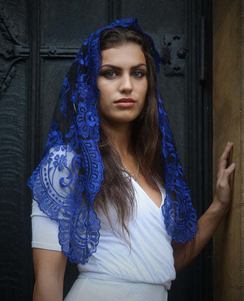 Does any other catholic women wear a veil to mass?