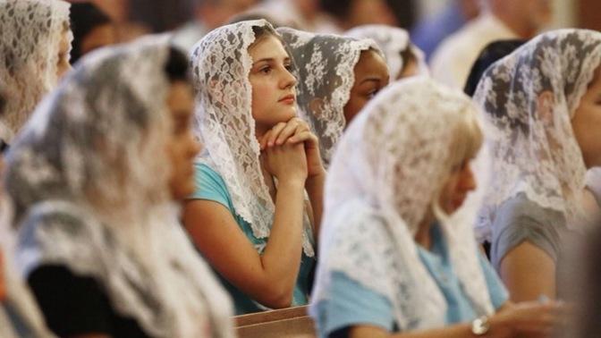 Does any other catholic women wear a veil to mass?