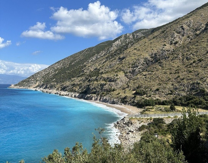 Should Assad try to establish a separate state for his supporters in Latakia and Tartus?