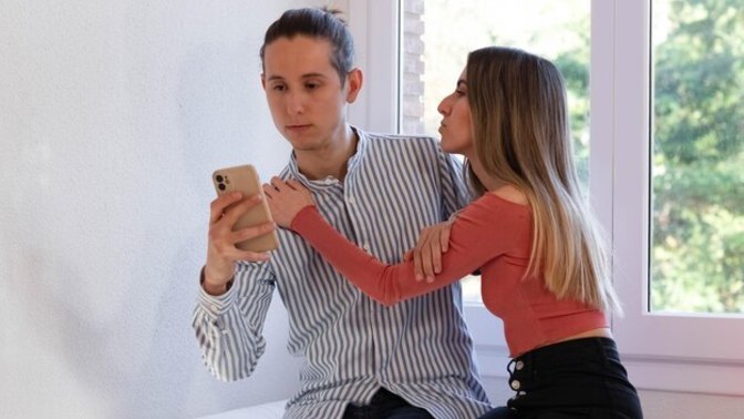 Is it a red flag if my boyfriend is liking other women’s pictures on Instagram?