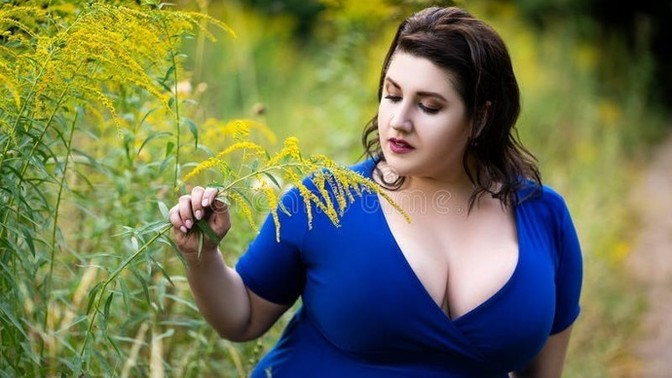 Is this breast size triple DDDs too big and a red flag?