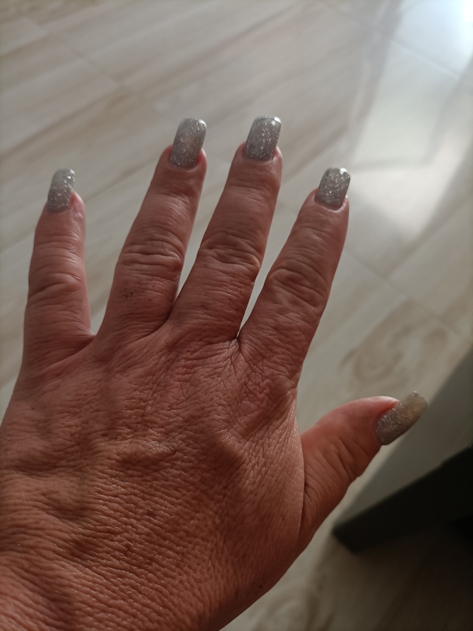 Men with finger nails?