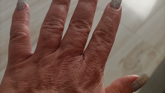 Men with finger nails?