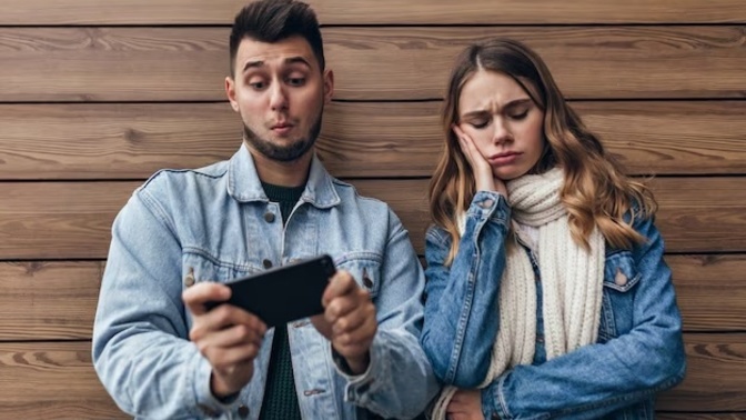Girls, what do you do when your boyfriend ignores you?