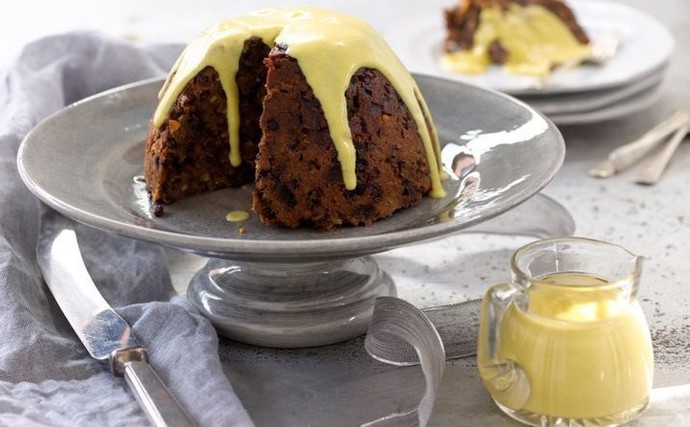 What do you serve with christmas pudding?