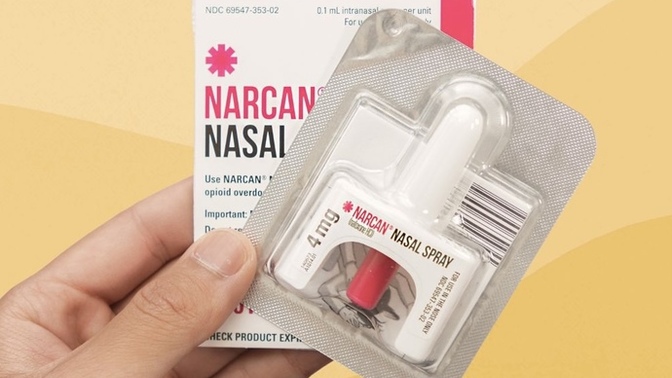 Is giving Narcan a good Christmas gift?