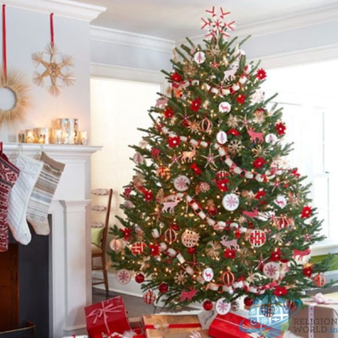 For what holiday you usually decorate a tree?
