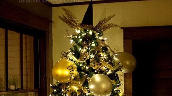 For what holiday you usually decorate a tree?