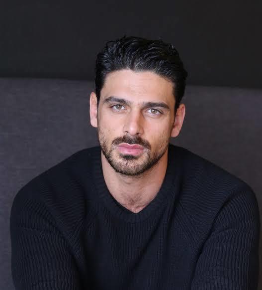 Thick lips or thin lips on men?