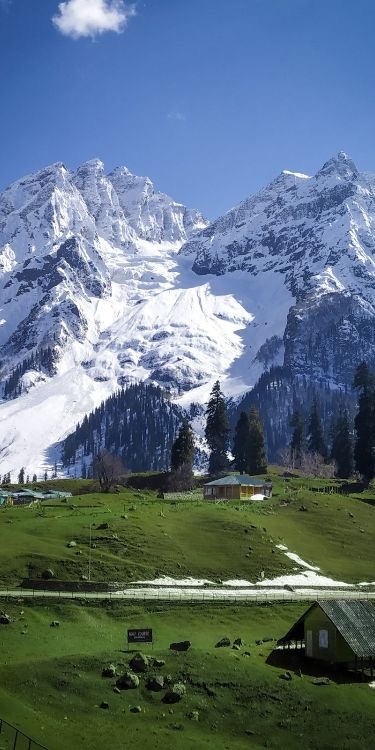 Does Kashmir seem beautiful to you? Would you visit?