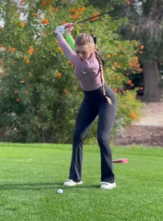 Did anyone know theres a such thing as ONLYFANS golf⛳️? Ive been following her this entire time, thinking she was a professional?