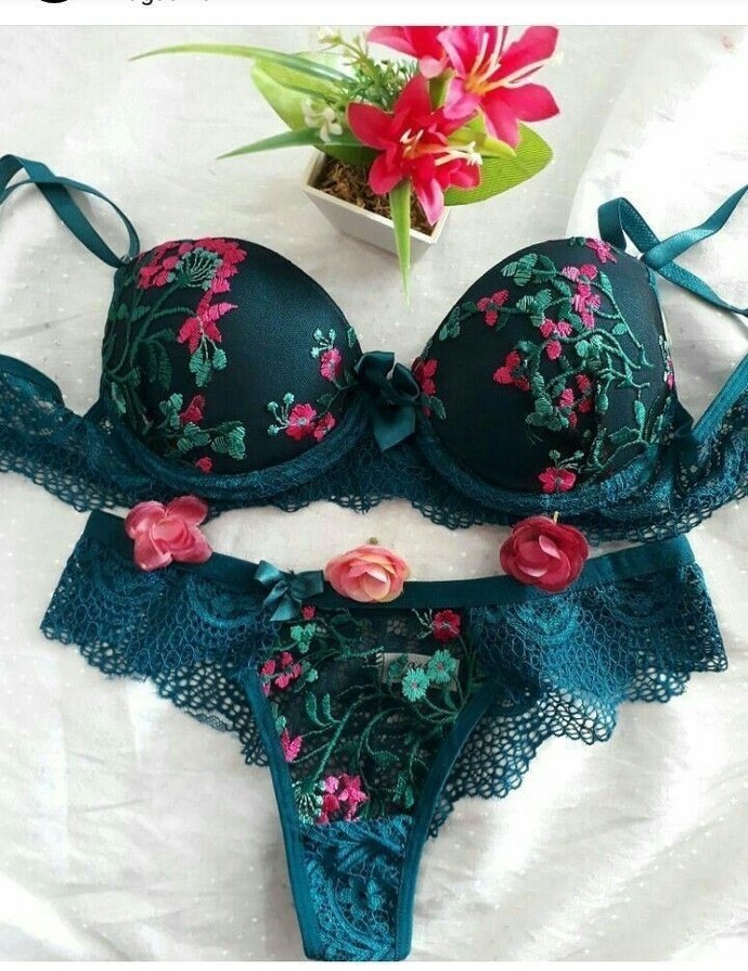 Which three colors do you prefer in underwear?