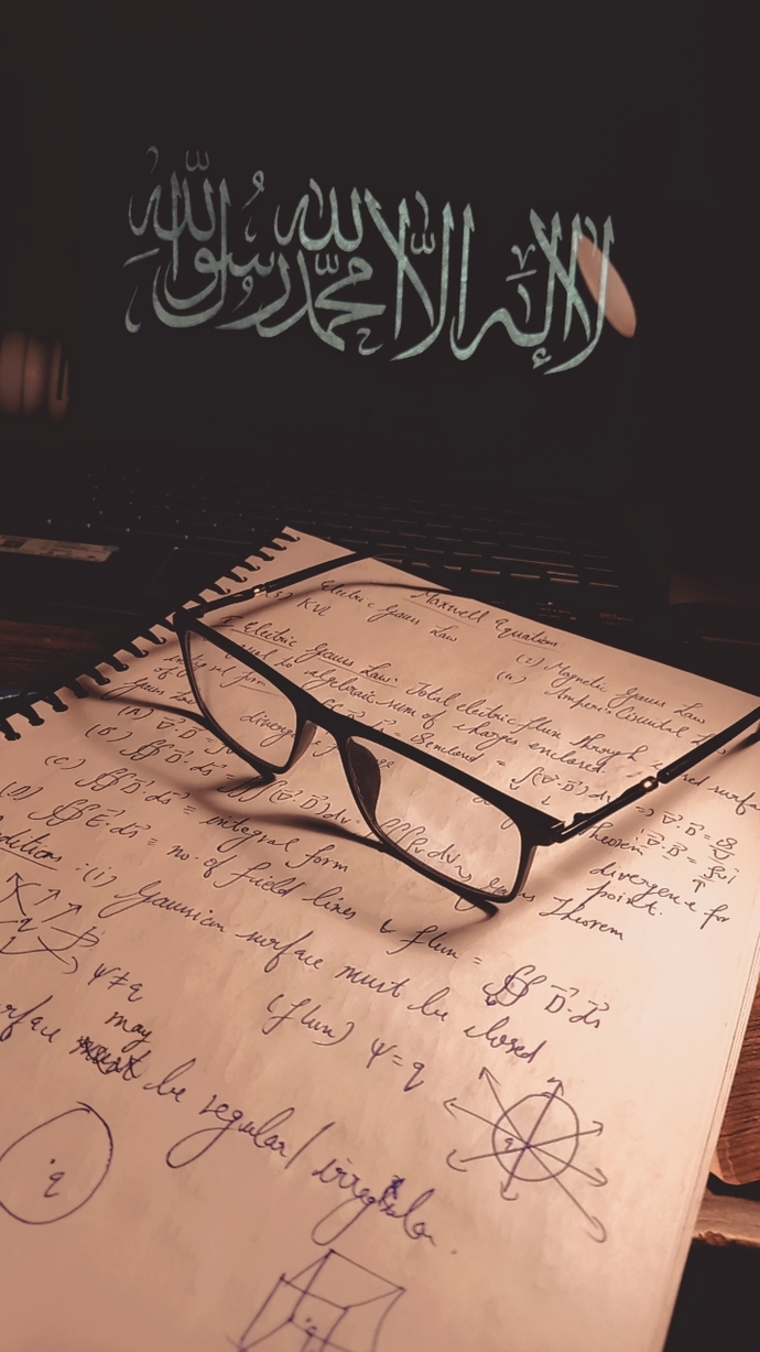 Took this picture a couple of days ago, was sending it to someone close to confirm I was really studying that time 😂