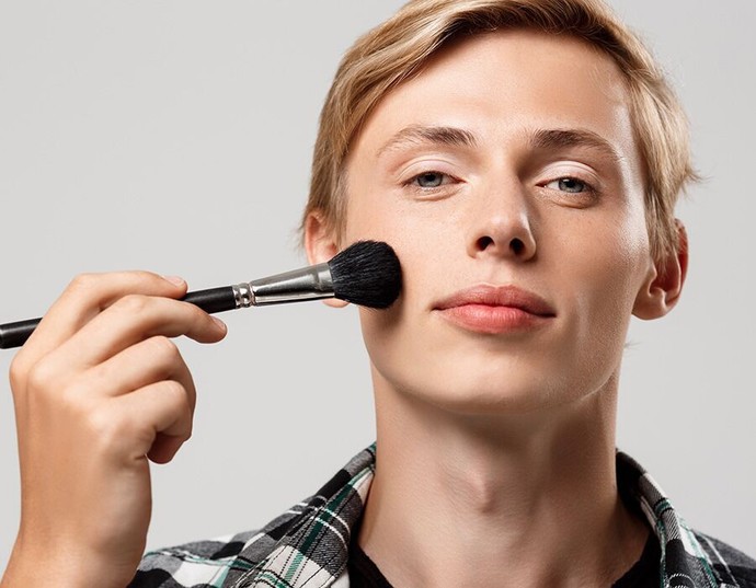 Are there really girls whod like to feminize their boyfriends?