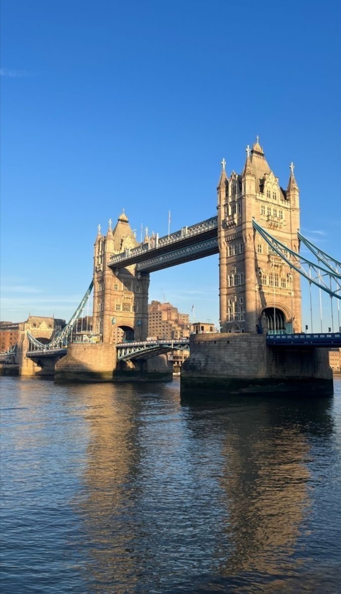 Would you prefer to visit Istanbul or London?