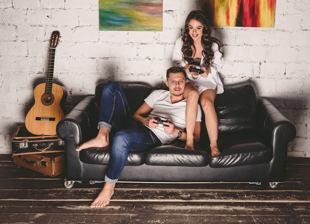 Can you live with someone of the opposite gender and not be in a romantic relationship with them?