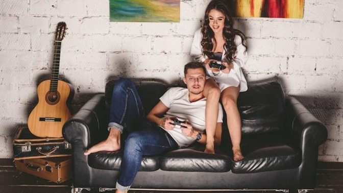 Can you live with someone of the opposite gender and not be in a romantic relationship with them?