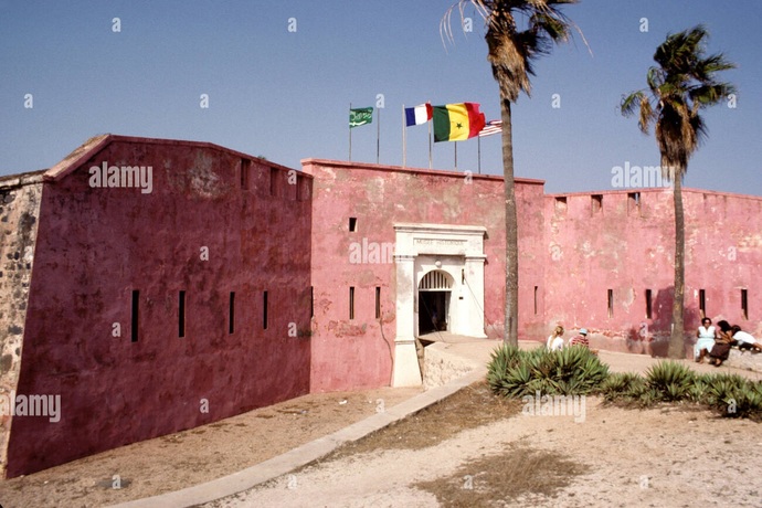 Did you guys know that theres such a cool little island right off the coast of Dakar?