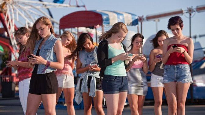 Are most girls & women hopelessly addicted to social media? And more importantly how many girls & women would think similarly to Naomi Brockwell?