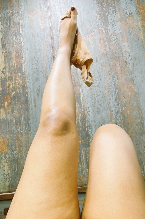 Can you remove her underwear 🩲 with your feet 🐾?