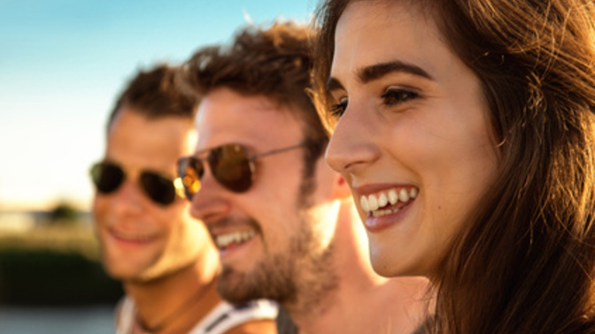 Is it really important to tell my girlfriend I'm bisexual?