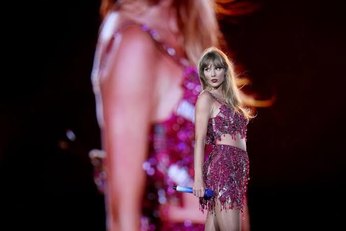 What do you think about people body shaming Taylor Swift because of this photo?
